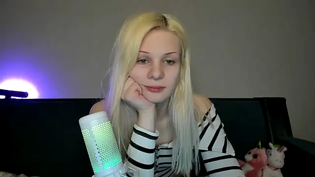 Snapshot of sashakiss99 chatting on March 2025 05:22:02 PM sashakiss99 online show from March 2025 05:22:02 PM