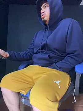 Snapshot of DickMasterfindom chatting on April 2026 07:08:02 PM DickMasterfindom online show from April 2026 07:08:02 PM