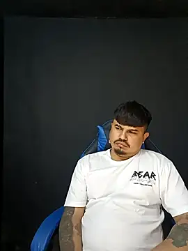 Snapshot of DickMasterfindom chatting on April 2026 01:41:01 AM DickMasterfindom online show from April 2026 01:41:01 AM