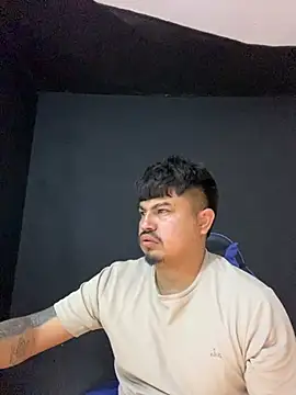 Snapshot of DickMasterfindom chatting on April 2026 12:39:01 AM DickMasterfindom online show from April 2026 12:39:01 AM