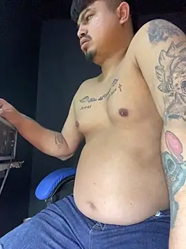 Snapshot of DickMasterfindom chatting on May 2026 01:32:02 AM DickMasterfindom online show from May 2026 01:32:02 AM