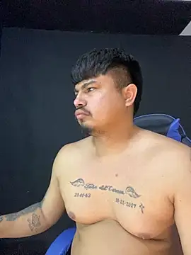 Snapshot of DickMasterfindom chatting on May 2026 02:06:01 AM DickMasterfindom online show from May 2026 02:06:01 AM
