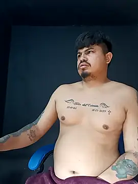 Snapshot of DickMasterfindom chatting on May 2026 07:25:01 AM DickMasterfindom online show from May 2026 07:25:01 AM