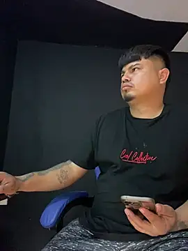 Snapshot of DickMasterfindom chatting on May 2026 03:35:02 AM DickMasterfindom online show from May 2026 03:35:02 AM