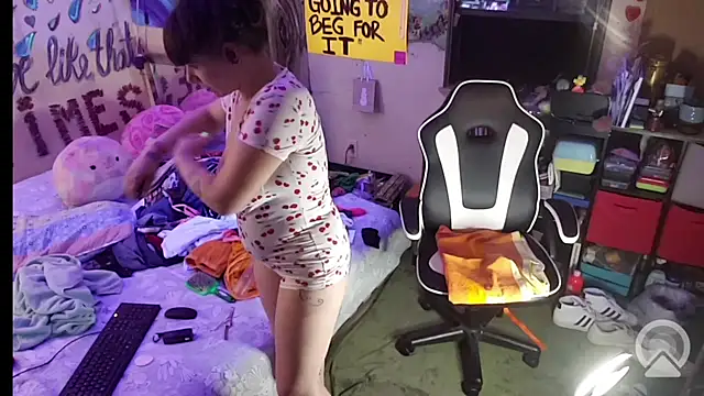 Snapshot of Cloud_Master9 chatting on October 2025 07:17:02 AM Cloud Master9 online show from October 2025 07:17:02 AM