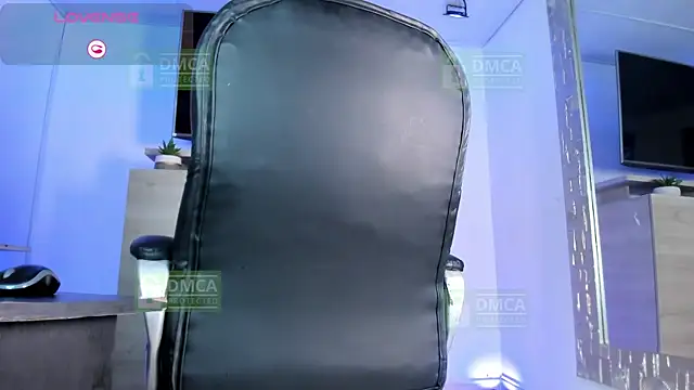 Snapshot of Jhonny-Blake chatting on January 2026 02:42:02 PM Jhonny-Blake online show from January 2026 02:42:02 PM