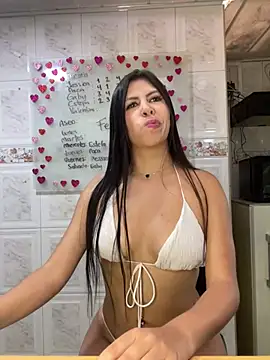 Snapshot of Alanna_atm_ chatting on December 2024 09:00:02 PM Alanna atm online show from December 2024 09:00:02 PM