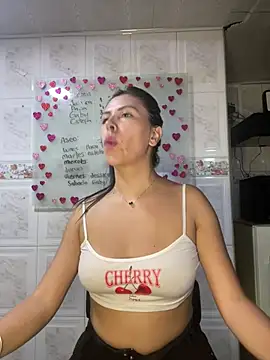 Snapshot of Alanna_atm_ chatting on January 2025 11:58:02 PM Alanna atm online show from January 2025 11:58:02 PM