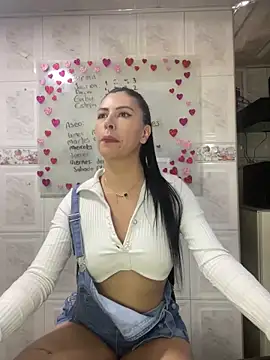 Snapshot of Alanna_atm_ chatting on January 2025 08:09:01 PM Alanna atm online show from January 2025 08:09:01 PM