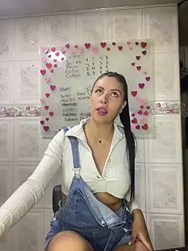 Snapshot of Alanna_atm_ chatting on January 2025 11:22:02 PM Alanna atm online show from January 2025 11:22:02 PM