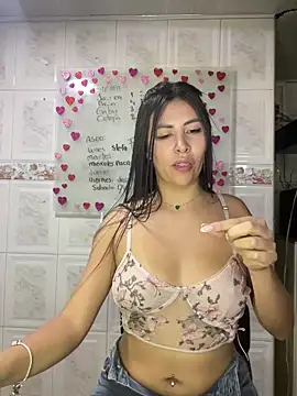 Snapshot of Alanna_atm_ chatting on January 2025 11:45:01 PM Alanna atm online show from January 2025 11:45:01 PM