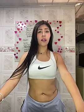 Snapshot of Alanna_atm_ chatting on January 2025 09:39:02 PM Alanna atm online show from January 2025 09:39:02 PM