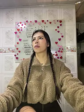 Snapshot of Alanna_atm_ chatting on February 2025 01:06:01 PM Alanna atm online show from February 2025 01:06:01 PM