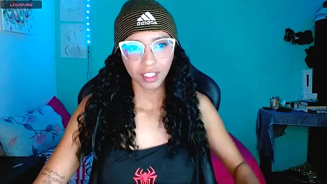 Snapshot of sensitive_brunette chatting on April 2026 01:21:01 AM sensitive brunette online show from April 2026 01:21:01 AM