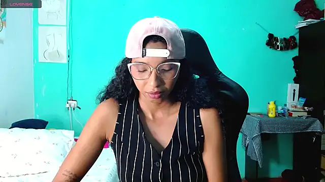 Snapshot of sensitive_brunette chatting on June 2026 02:53:01 AM sensitive brunette online show from June 2026 02:53:01 AM