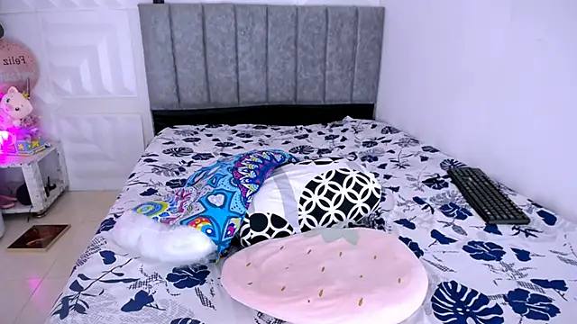 nataly red online show from February 2025 07:44:01 PM