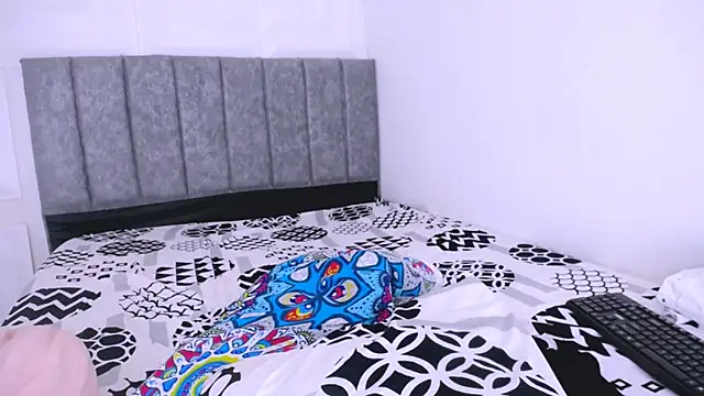 nataly red online show from February 2025 08:15:01 PM