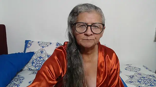 candy mature  online show from April 2026 11:00:01 PM