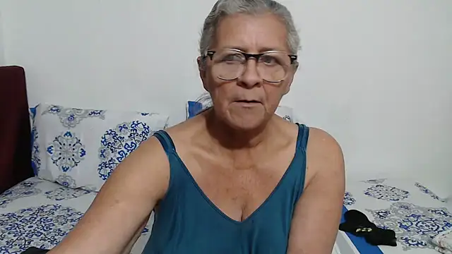 candy mature  online show from April 2026 10:00:02 PM