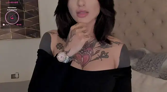 Snapshot of vangie_ chatting on January 2025 02:46:02 AM vangie online show from January 2025 02:46:02 AM