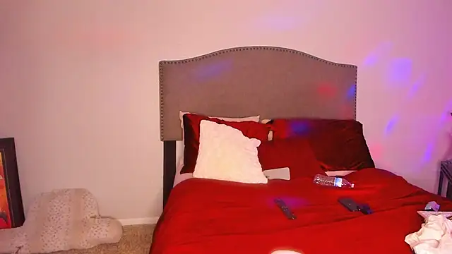 yiauana online show from November 2025 05:40:02 AM