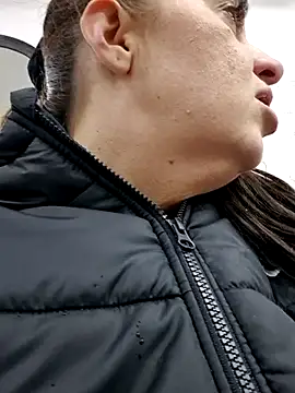 AvaLloyd online show from February 2025 09:05:01 AM