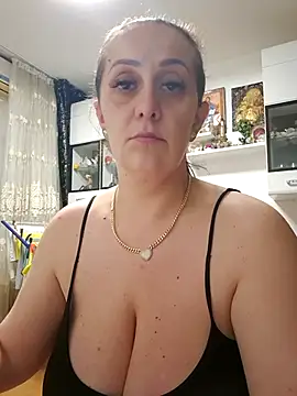 AvaLloyd online show from March 2025 04:45:01 PM