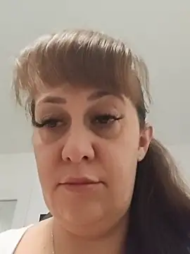 AvaLloyd online show from November 2025 01:33:01 AM