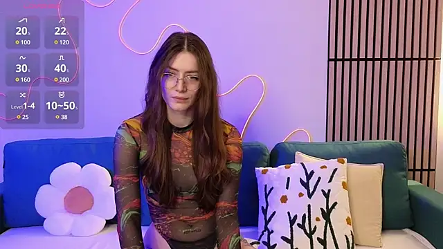 Ester Hill online show from March 2025 03:50:01 AM