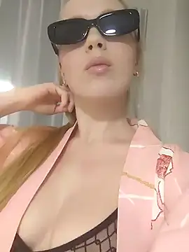 Snapshot of Little_Forest_ELF chatting on January 2025 06:24:01 PM Little Forest ELF online show from January 2025 06:24:01 PM