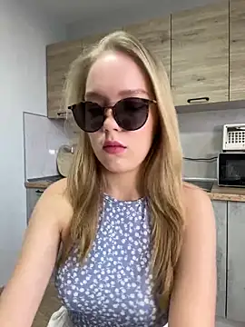 Snapshot of Little_Forest_ELF chatting on March 2025 06:20:02 AM Little Forest ELF online show from March 2025 06:20:02 AM