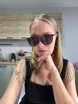 Snapshot of Little_Forest_ELF chatting on March 2025 06:03:02 AM Little Forest ELF online show from March 2025 06:03:02 AM