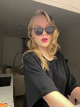 Snapshot of Little_Forest_ELF chatting on October 2025 09:06:01 PM Little Forest ELF online show from October 2025 09:06:01 PM