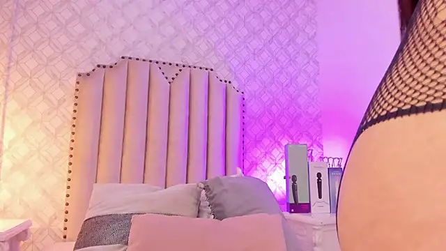 Charlotte  08 online show from December 2024 10:57:02 PM