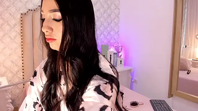 Charlotte  08 online show from February 2025 08:31:02 PM