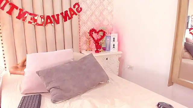 Charlotte  08 online show from February 2025 09:32:01 PM