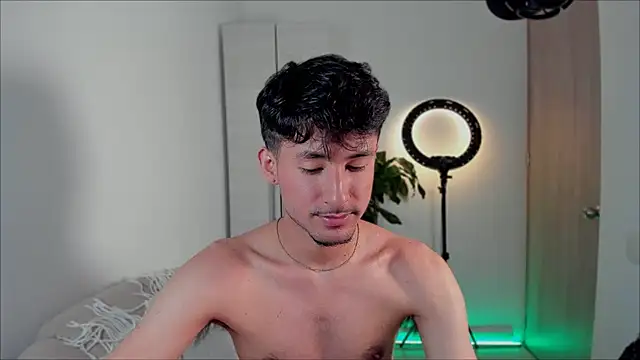 Snapshot of dimitri_targaryen chatting on January 2025 05:24:01 AM dimitri targaryen online show from January 2025 05:24:01 AM