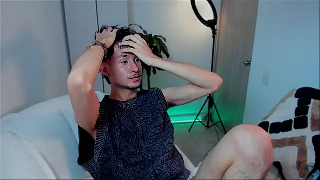 Snapshot of dimitri_targaryen chatting on January 2025 02:30:01 AM dimitri targaryen online show from January 2025 02:30:01 AM