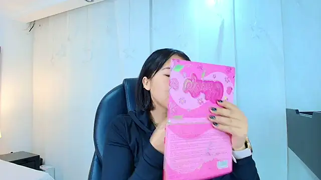 lina bedoya  online show from November 2025 11:35:01 AM