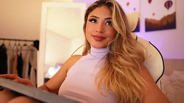 SaraParisi online show from January 2025 12:22:02 AM