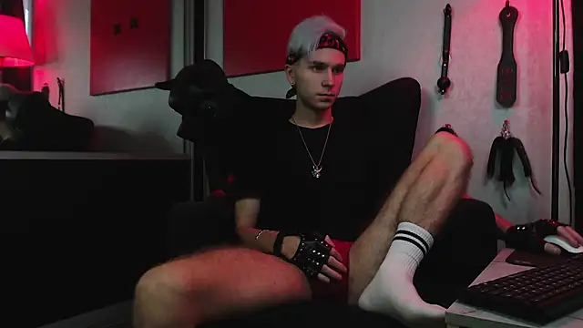 Snapshot of Joseph__Quinn chatting on December 2024 12:05:02 PM Joseph Quinn online show from December 2024 12:05:02 PM