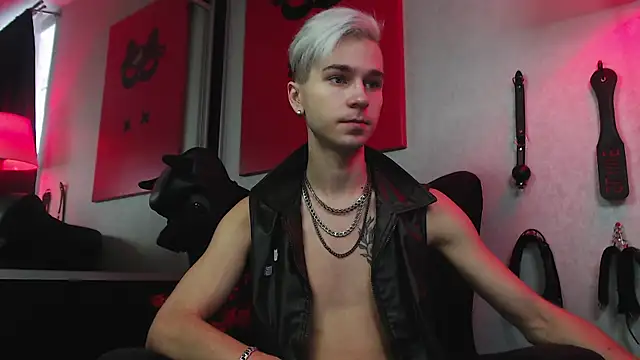 Snapshot of Joseph__Quinn chatting on December 2024 08:01:01 AM Joseph Quinn online show from December 2024 08:01:01 AM