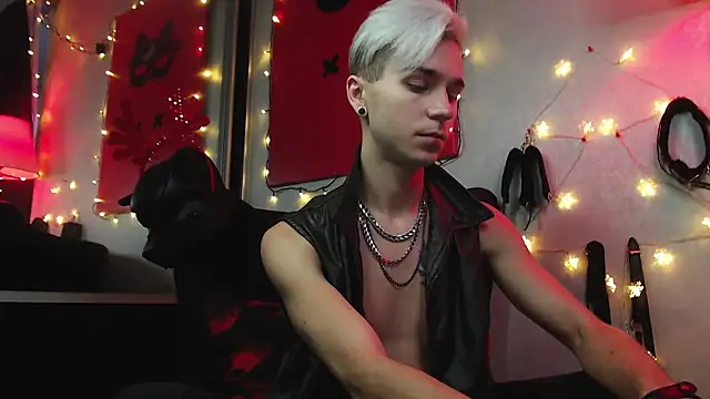 Snapshot of Joseph__Quinn chatting on December 2024 12:16:02 PM Joseph Quinn online show from December 2024 12:16:02 PM