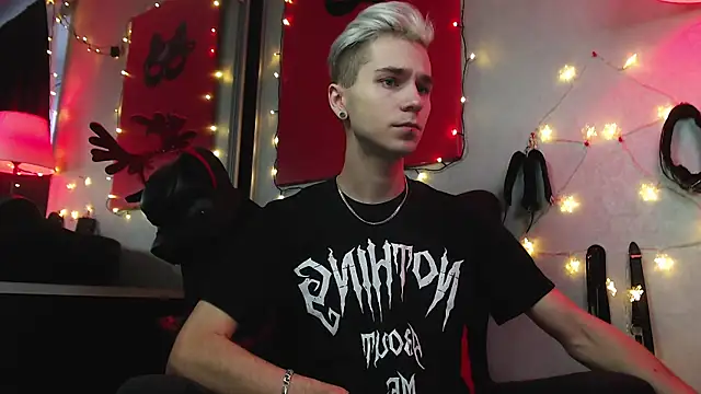 Snapshot of Joseph__Quinn chatting on December 2024 11:04:01 AM Joseph Quinn online show from December 2024 11:04:01 AM