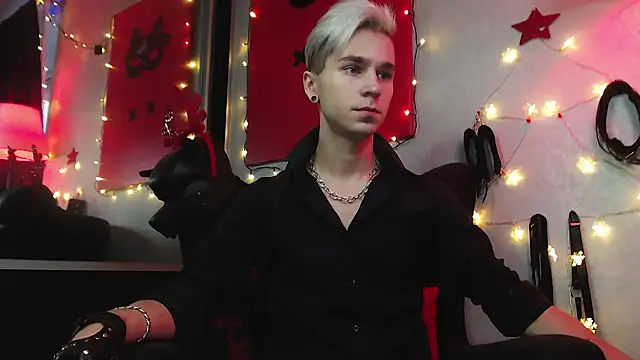 Snapshot of Joseph__Quinn chatting on December 2024 08:07:02 AM Joseph Quinn online show from December 2024 08:07:02 AM