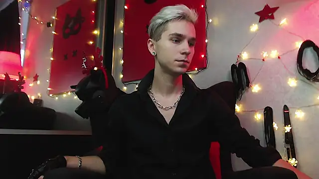 Snapshot of Joseph__Quinn chatting on December 2024 11:10:01 AM Joseph Quinn online show from December 2024 11:10:01 AM