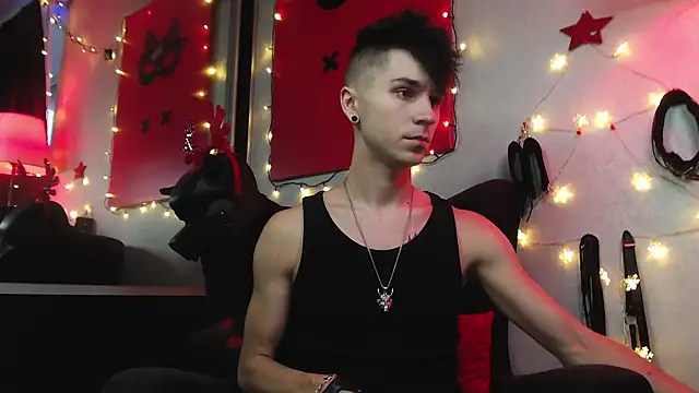 Snapshot of Joseph__Quinn chatting on December 2024 12:45:02 PM Joseph Quinn online show from December 2024 12:45:02 PM