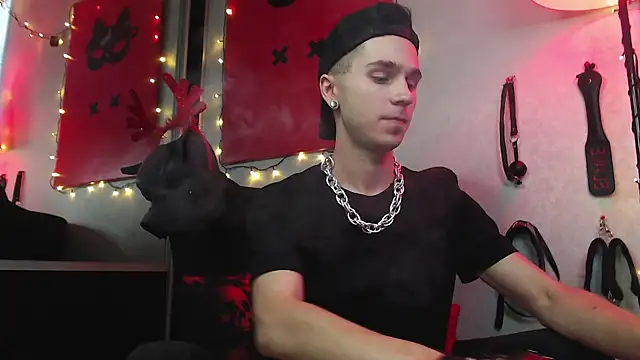 Snapshot of Joseph__Quinn chatting on January 2025 12:05:02 PM Joseph Quinn online show from January 2025 12:05:02 PM