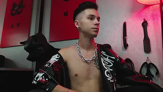 Snapshot of Joseph__Quinn chatting on March 2025 11:10:02 AM Joseph Quinn online show from March 2025 11:10:02 AM