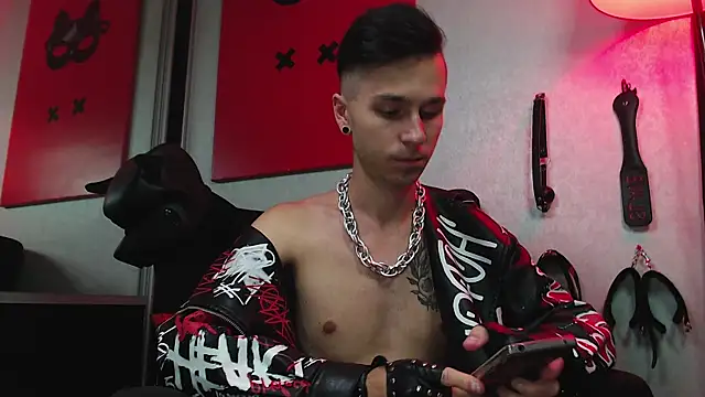 Snapshot of Joseph__Quinn chatting on March 2025 02:16:01 PM Joseph Quinn online show from March 2025 02:16:01 PM